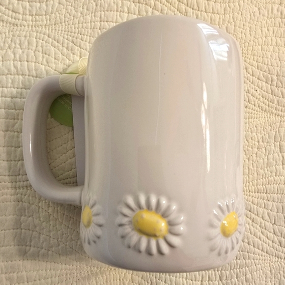 NWT Rae Dunn 'Mama' Ceramic Mug With Daisies, 18 Oz - Picture 2 of 2